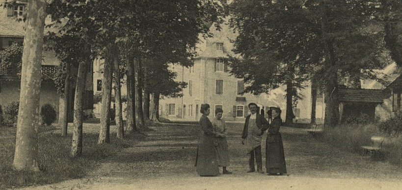 Vallée d'Aspe : Saint-Christau - L'Avenue des Bains Vieux